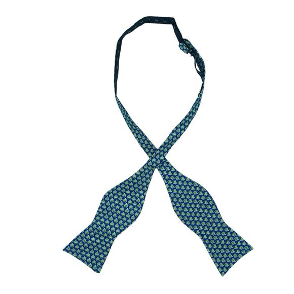 Tommy Hilfiger Men’s Green Fish Pattern Blue Silk Bow Tie - Picture 2 of 4